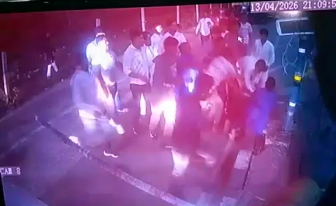 मांडर टोल प्लाजा पर 30-40 लोगों का हमला, मैनेजर समेत कई कर्मी घायल... देखें वीडियो