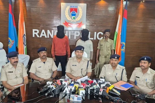 रांची में चोरी और चैन छिनतई का पर्दाफाश, दो आरोपी पकड़े गए, सामान बरामद