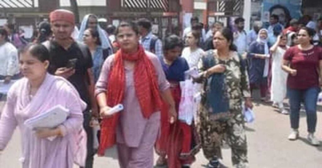 Ranchi News : 18 साल बाद हुई झारखंड जेट परीक्षा में गड़बड़ी, दो विषयों की परीक्षा रद्द