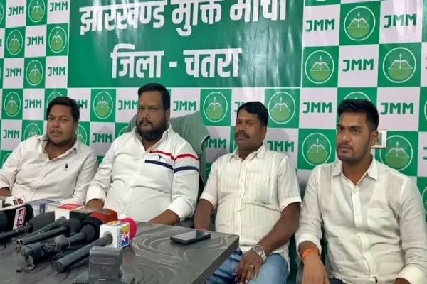 हजारीबाग बलि कांड पर सियासी हलचल, झामुमो-आप ने फांसी की मांग की, भाजपा पर सवाल उठाए।