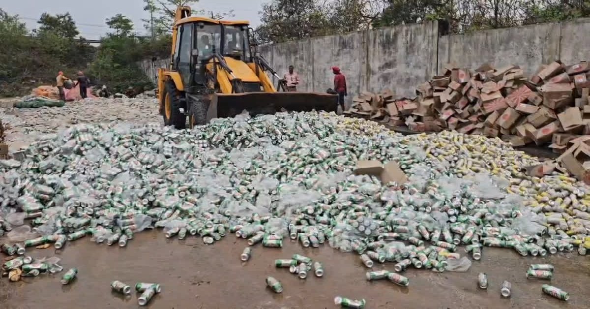 Hazaribagh news: हजारीबाग में बीयर पर चला बुलडोजर, उत्पाद विभाग ने नष्ट की 3600 पेटियां