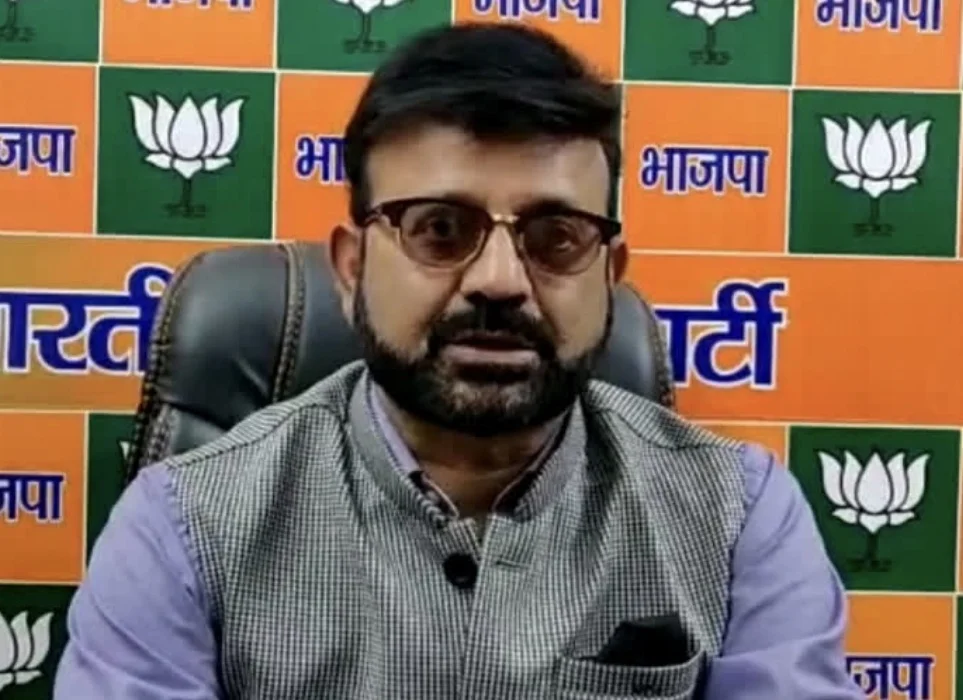 "3 करोड़ लेकर वोट बेचने वालों को हर जगह भ्रष्टाचार दिखता है," JMM पर प्रतुल का हमला