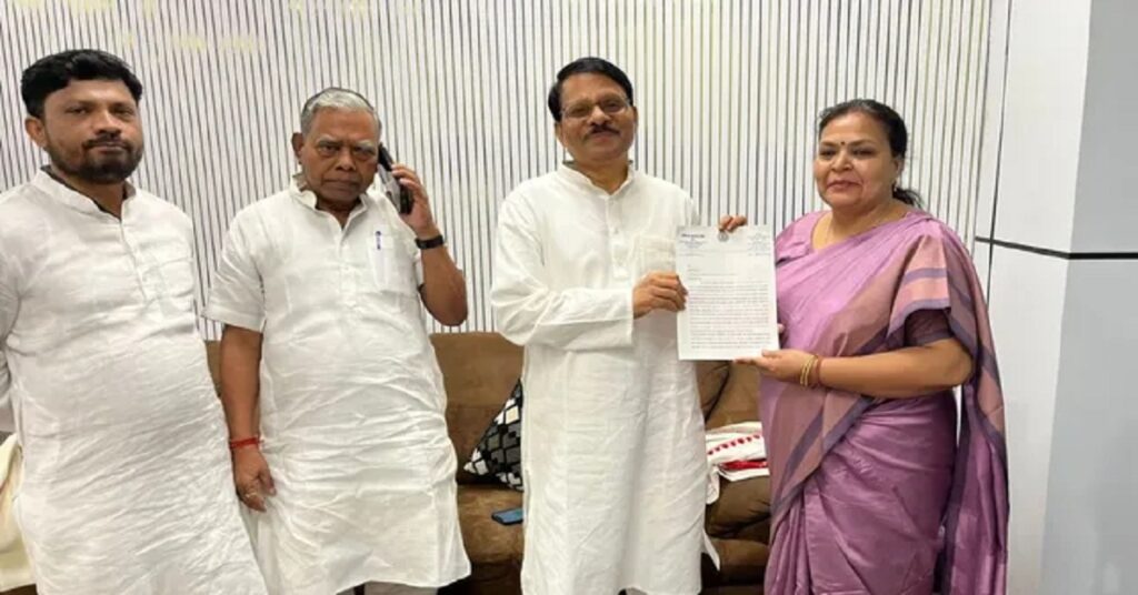 JTET में क्षेत्रीय और जनजातीय भाषाओं को ले सियासत तेज, मंत्री दीपिका पांडेय ने सौंपा सुझाव पत्र