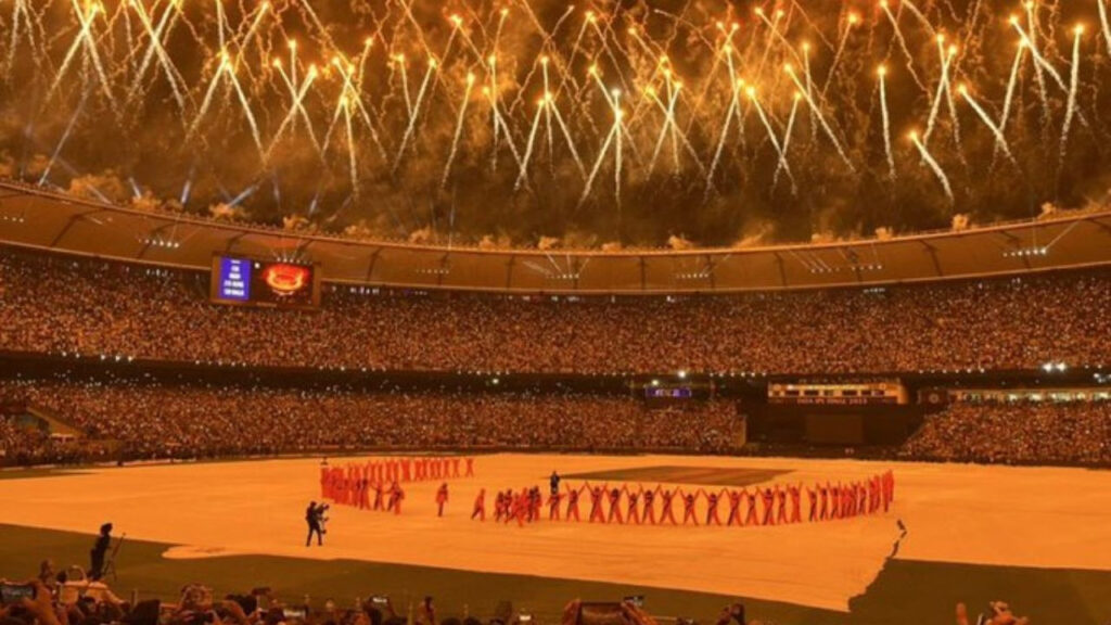 इस मैदान पर शिफ्ट हुआ IPL 2026 फाइनल, टिकट विवाद के बाद BCCI ने लिया यू टर्न | BCCI announced tata ipl 2026 playoffs schedule ahmedabad narendra modi stadium to host grand finale