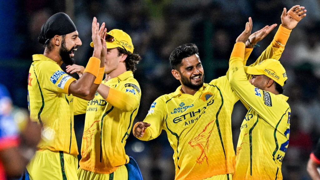 IPL 2026 CSK Playoffs Scenarios: जीत की पटरी पर लौटी गायकवाड़ की चेन्नई एक्सप्रेस! जानें कैस कर सकती है प्लेऑफ में प्रवेश | IPL 2026 Playoff Scenarios csk Back on the Winning Track Sanju samson Ruturaj Gaikwad