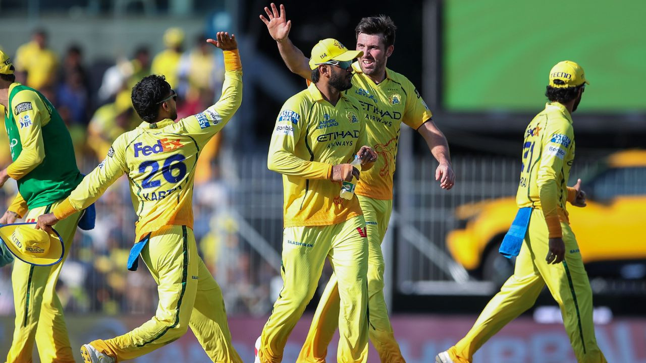 CSK पर चोट का कहर! एक और विदेशी खिलाड़ी इंजरी के कारण लौटा घर | IPL 2026 chennai super kings lose Overseas Player jamie overton Returns Home Due to Injury