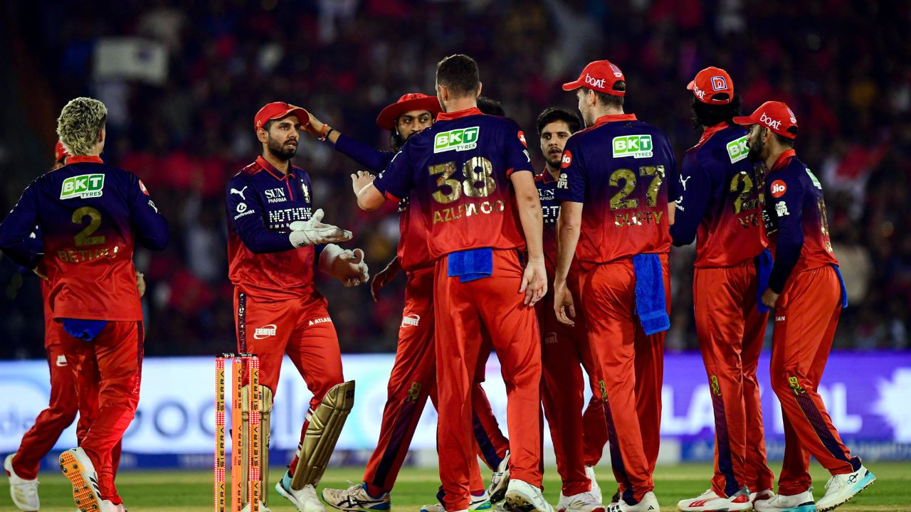 KKR को रौंदने के बाद भी RCB पर खतरा, एक गलती और प्लेऑफ से बाहर होगी RCB! | after defeating KKR RCB can still eliminated in IPL 2026 playoff race