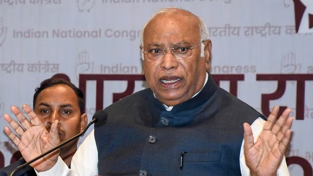 Sonia Gandhi makes our decisions Kharge major statement regarding change Karnataka CM post