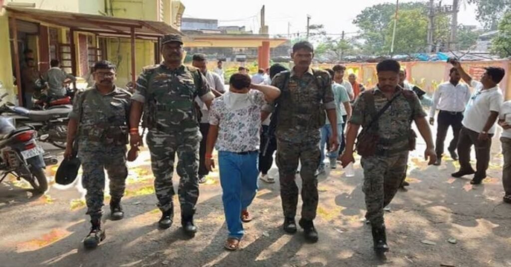 Koderma Corruption News : ACB ने कोडरमा में बिजली विभाग के लाइनमैन को ₹5000 रिश्वत लेते रंगे हाथ किया गिरफ्तार