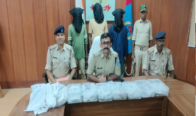आपसी रंजिश का नतीजा है खूंटी का डबल म'र्डर, तीन आरोपी चढ़े पुलिस के हत्थे