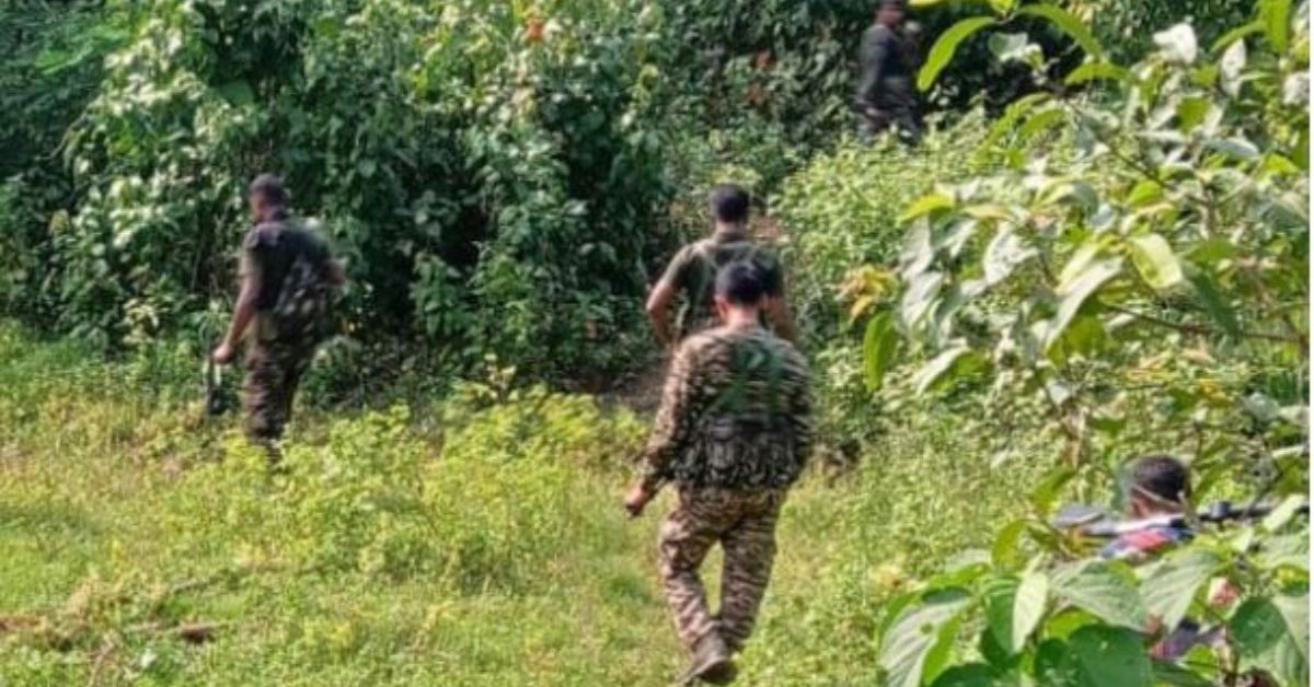 Chaibasa News: सारंडा में टूटा लाल आतंक का गढ़: एक करोड़ का इनामी मिसिर बेसरा हुआ अकेला,20 से 25 नक्सली कर सकते हैं सरेंडर