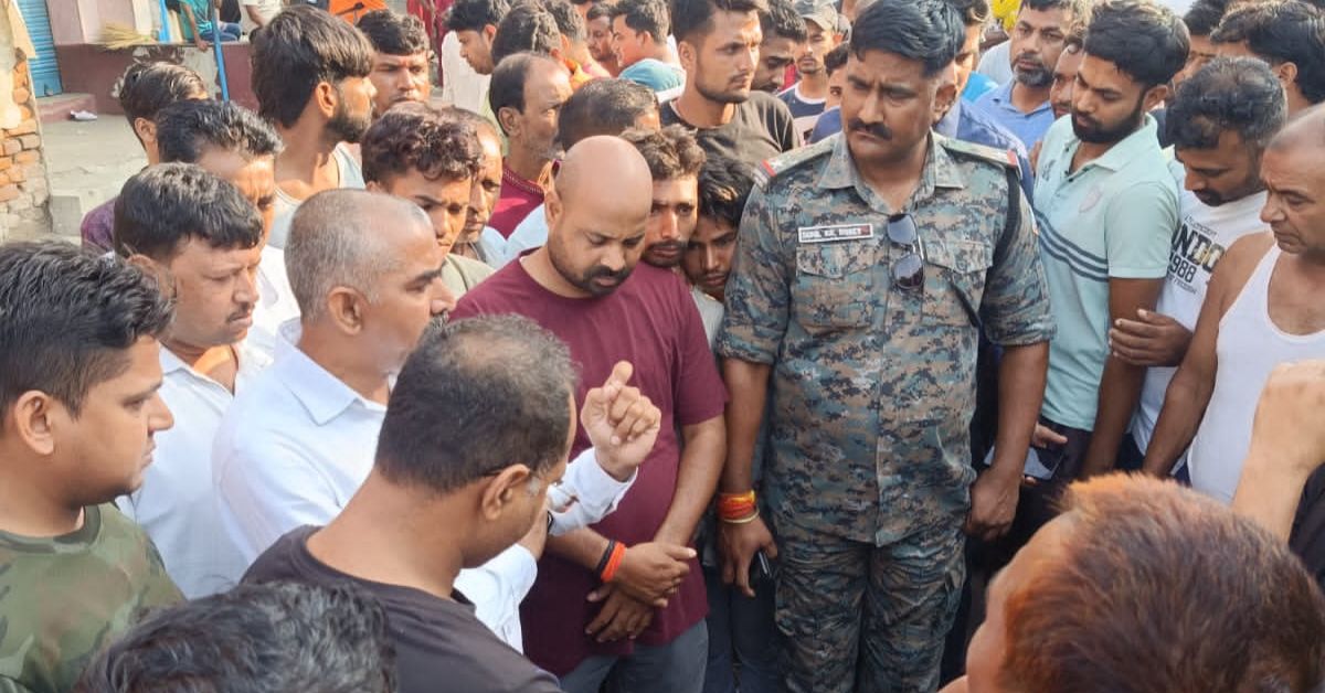 Chatra News : माॅर्निंग वाक पर निकली कांग्रेसी नेता की मां को डंपर ने कुचला, विरोध में सड़क जाम
