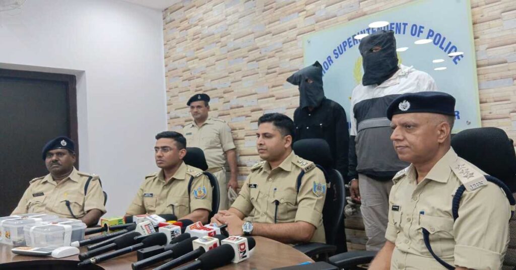 Jamshedpur Crime : मारपीट का बदला लेने के लिए टेल्को में हुई थी फायरिंग, घटना का खुलासा कर पुलिस ने दो लोगों दबोचा