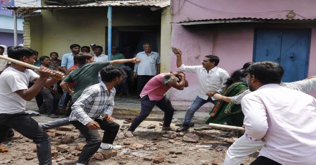 Jamshedpur Crime : परसुडीह में दो पक्षों के बीच पथराव, भूमि विवाद में मानगो में पिता पर हमला