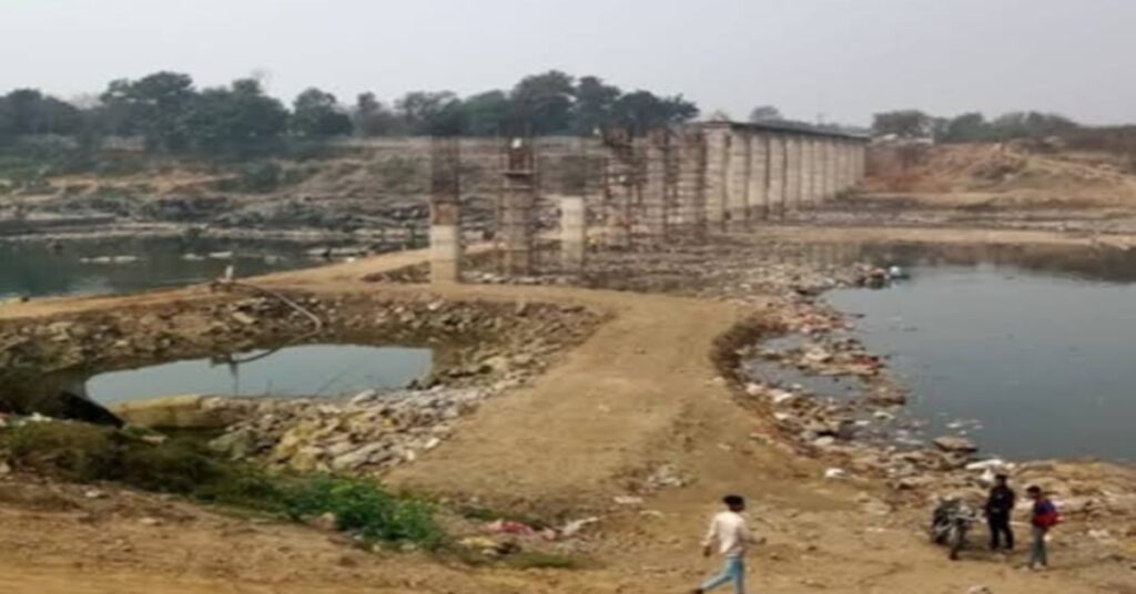 Jamshedpur Water Crisis : 11 साल से अधूरी बागबेड़ा जलापूर्ति योजना को लेकर BJP प्रदेश अध्यक्ष से मुलाकात, बूंद-बूंद को तरस रहे 2.25 लाख लोग