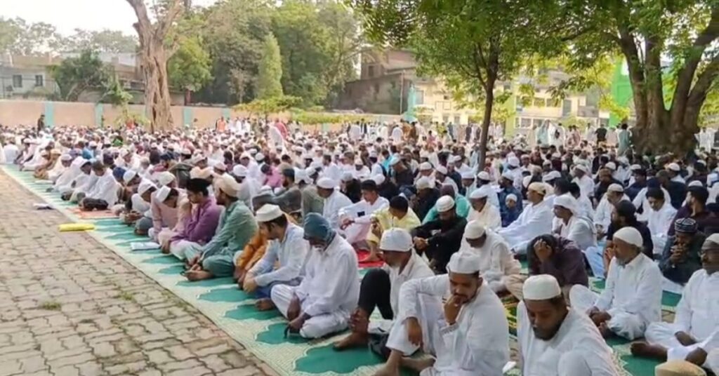 Jamshedpur Bakreed 2026 : ईद-उल-अजहा पर अल्लाह की बारगाह में झुके हजारों सिर, किया सजदा