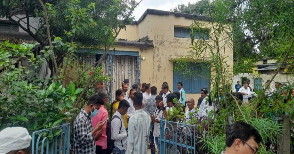 Jamshedpur Crime : टाटा स्टील के रिटायर्ड कर्मी ने कुल्हाड़ी से काट कर की पत्नी, बेटी और बेटे की हत्या