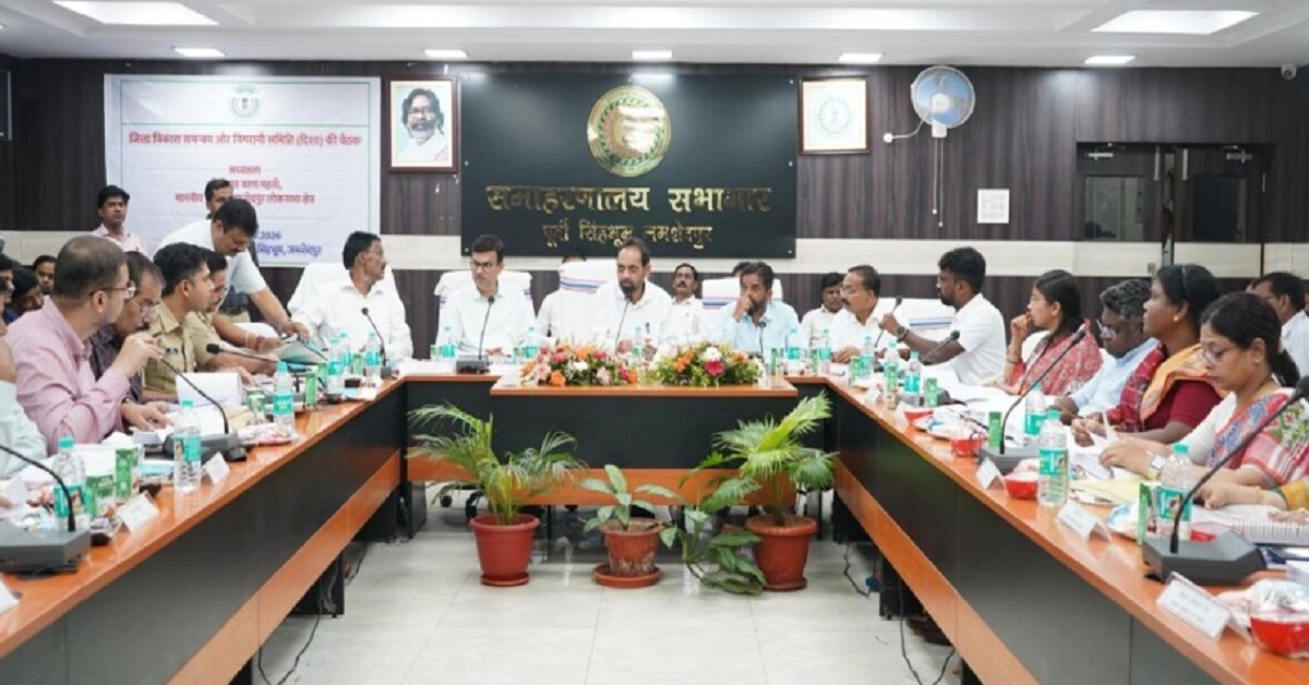 Jamshedpur News : पूर्वी सिंहभूम के जर्जर स्कूल भवनों को करें ध्वस्त; अतिक्रमण और अवैध निर्माण पर रोक लगाने का निर्देश