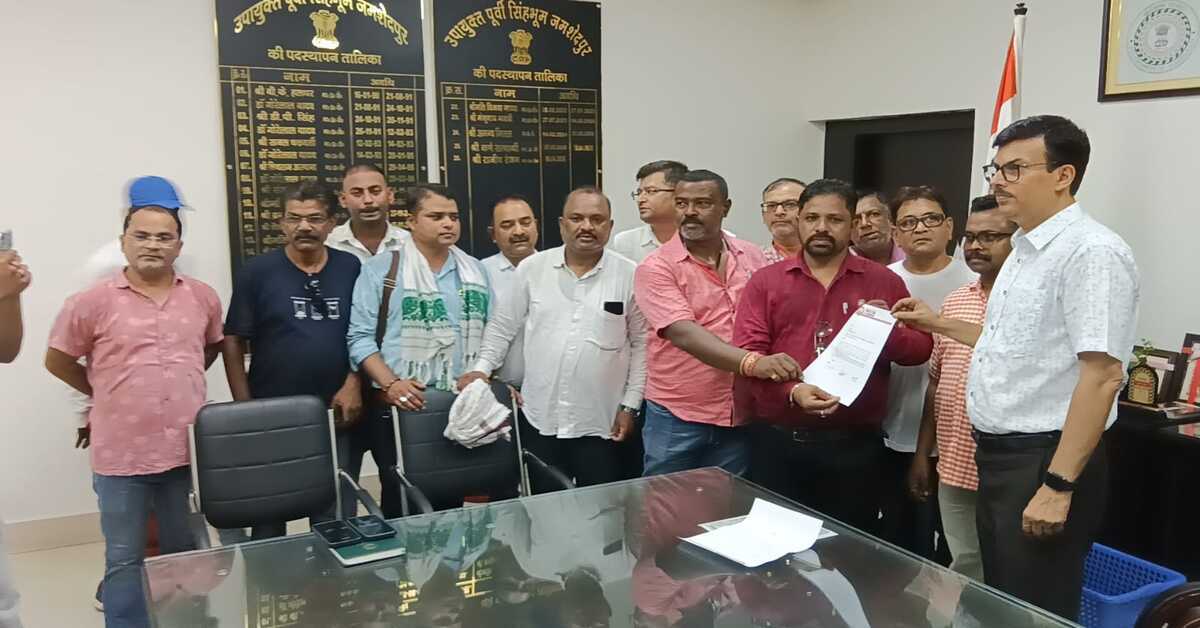 Jamshedpur News: प्रेस लिखे फर्जी वाहनों पर होगी कार्रवाई, प्रेस क्लब ने उपायुक्त से की मांग