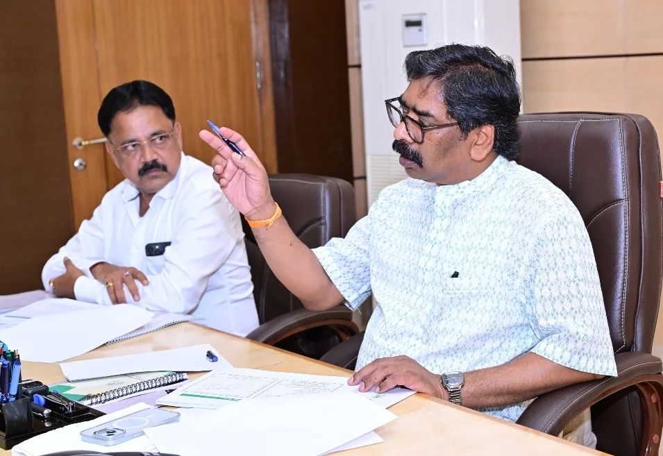 जलस्रोतों पर कब्जा करने वालों पर होगी सख्त कार्रवाई, अवैध निर्माण होंगे ध्वस्त : सीएम हेमंत