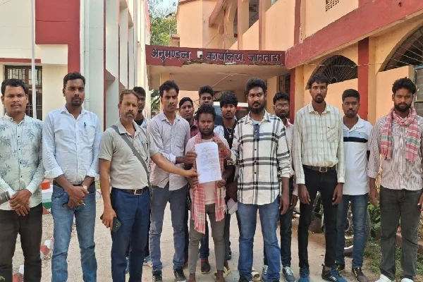 जामताड़ा में बिरसा मुंडा प्रतिमा तोड़े जाने पर हंगामा, सीसीटीवी लगाने और सख्त कार्रवाई की मांग