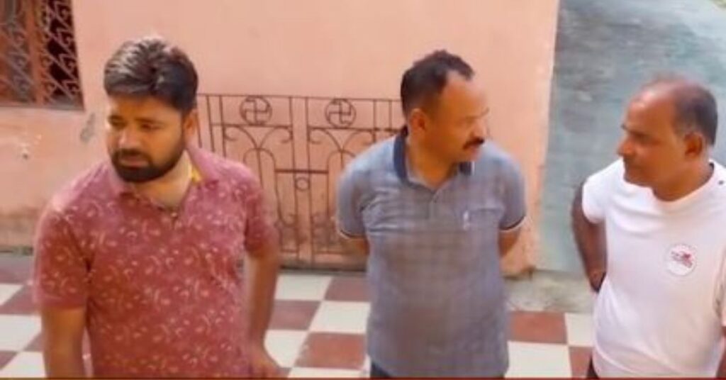 Jamtara News : शिव मंदिर में मां पार्वती की प्रतिमा खंडित मिलने से तनाव, पुलिस जांच में जुटी