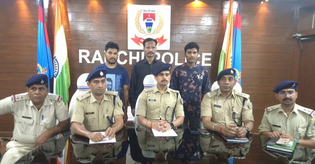 Jharkhand Crime: कुख्यात झांगुर ग्रुप का सरगना रामदेव समेत 3 ने किया सरेंडर; कहा- अब सामान्य जीने की है इच्छा