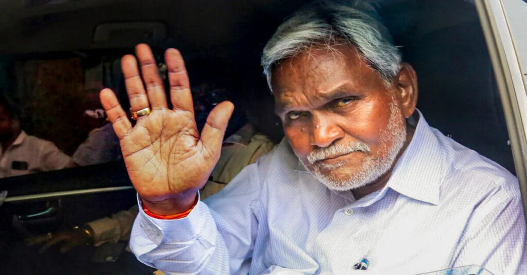 Jharkhand Politics: पू्र्व सीएम चंपई सोरेन ने आदिवासियत पर कह दी बड़ी बात, जानें सोशल मीडिया पर क्यों लिखा लंबा चौड़ा पोस्ट