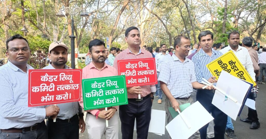 Jharkhand News : कैडर रिव्यू कमेटी में सचिवालय सेवा के दो सदस्य शामिल, विरोध के बाद सरकार का फैसला