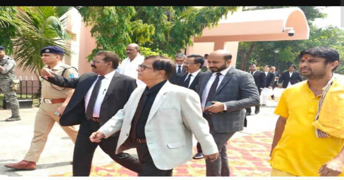 Ramgarh News: रामगढ़ सिविल कोर्ट पहुंचे हाईकोर्ट के न्यायमूर्ति दीपक रोशन, न्यायिक व्यवस्था की समीक्षा