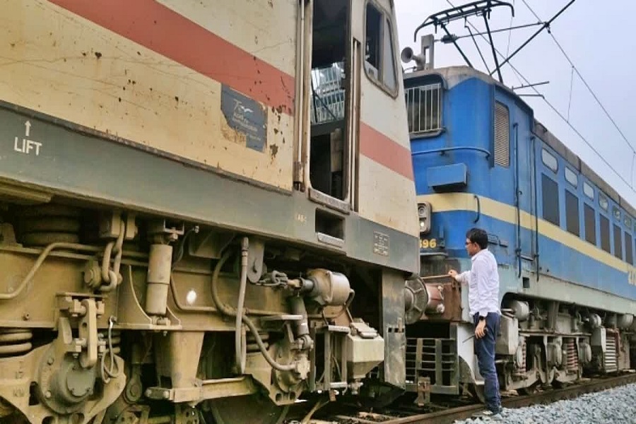 लोहरदगा में ट्रेन से टकराई 12 भैंसें, 7 की मृत्यु; रेल सेवा 2.5 घंटे रही प्रभावित