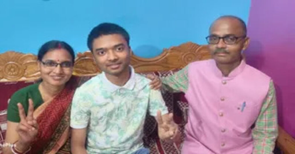 JEE Advanced : जमशेदपुर का जलवा, मानगो के मुकुल बने कोल्हान टॉपर, सार्थक सिंह की भी शानदार रैंक