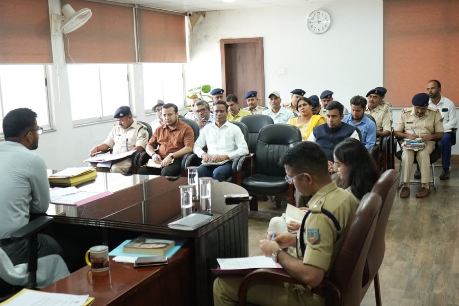 पलामू में अवैध खनन और ओवरलोडिंग पर 33 लाख का जुर्माना, 140 गाड़ियां जब्त।