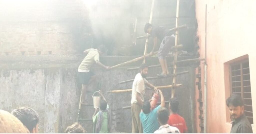 Jamshedpur Fire News : पोटका में टेंट हाउस के गोदाम में लगी आग, लाखों के नुकसान की आशंका
