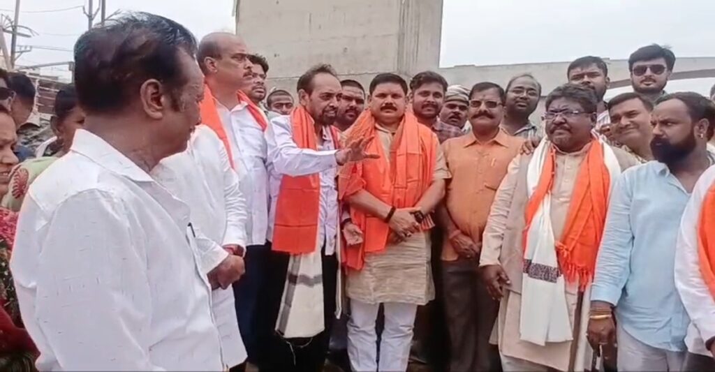 Jamshedpur NH Flyover: नेशनल हाईवे फ्लाईओवर निर्माण में फंस रहा वन विभाग का पेच, केंद्रीय मंत्री सतीश चंद्र दुबे ने किया निरीक्षण