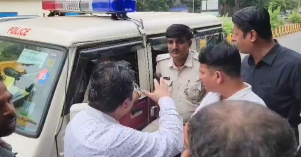 Jamshedpur News : टाटा स्टील के क्वार्टर पर कब्जे को लेकर हाईवोल्टेज ड्रामा, पुलिस ने कराया खाली