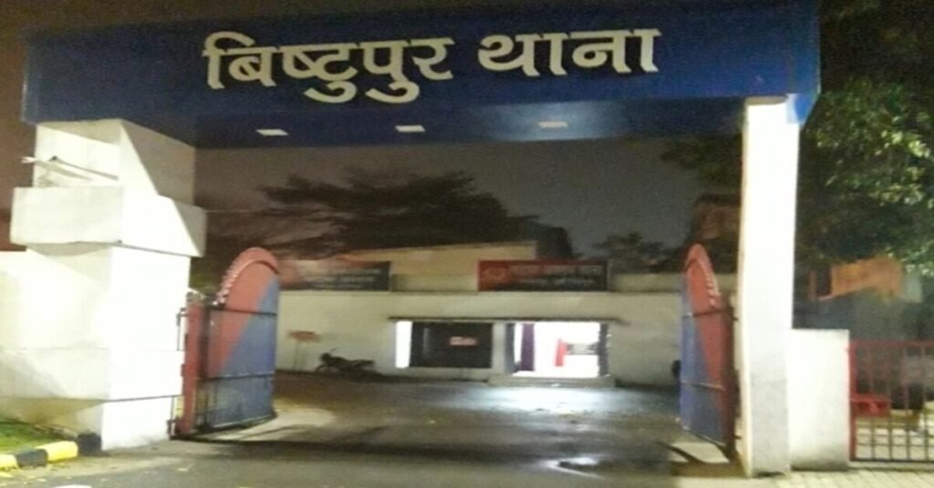 Jamshedpur News : बिष्टुपुर में फुटबॉल मैच के दौरान विवाद के बाद दो पक्षों में जमकर मारपीट, थाने पर भी हंगामा