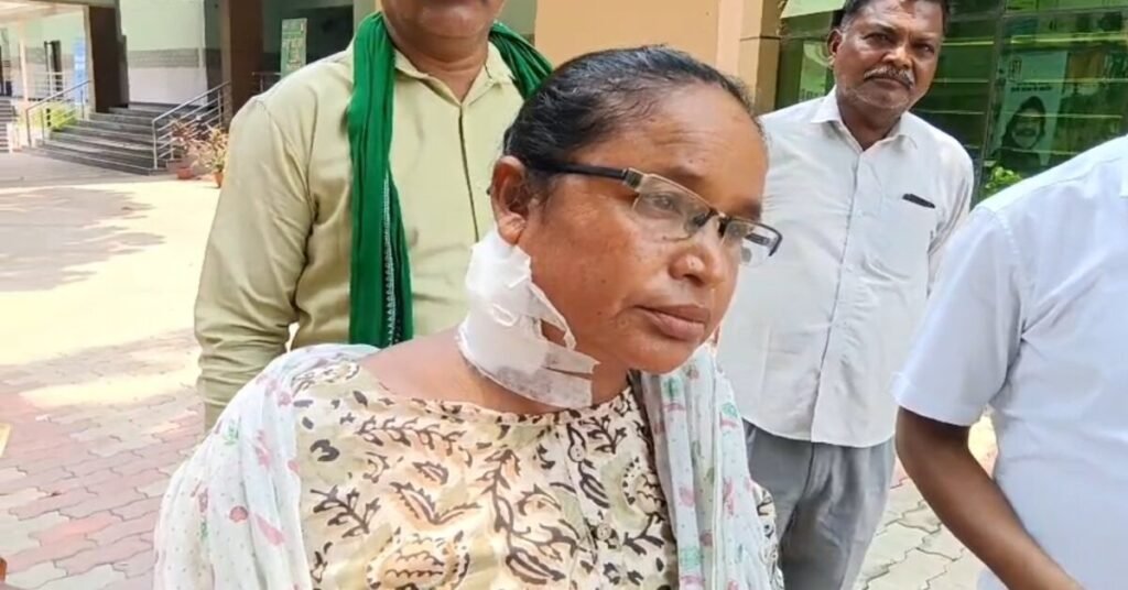 Jamshedpur News : भूमि विवाद में महिला पर जानलेवा हमला, आरोपियों की गिरफ्तारी नहीं होने पर एसएसपी से इंसाफ की गुहार