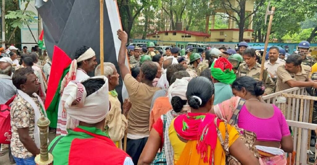 Jharkhand Movement:पहचान और सम्मान की मांग पर अड़े आंदोलनकारी, पुलिस से टकराव की स्थिति