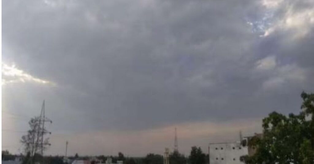 Jharkhand Weather Forecast : अगले 4 दिनों तक झेलनी होगी उमस भरी गर्मी, पलामू में 42 डिग्री का अलर्ट, जानिए कब बदलेगा मौसम