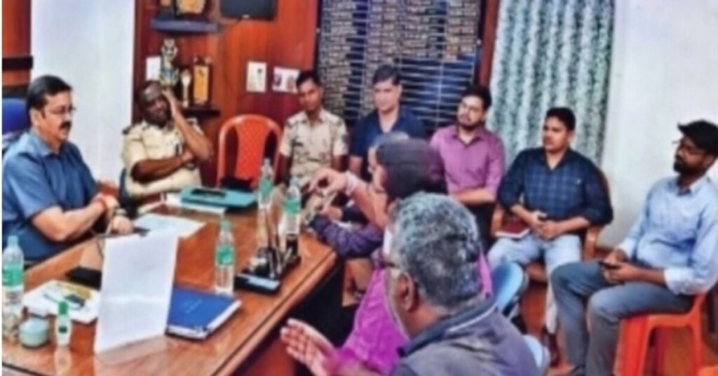 Deoghar News: श्रावणी मेला की तैयारियां तेज, बस ऑनर्स एसोसिएशन के साथ डीटीओ ने ट्रैफिक व्यवस्था के लिए किया मंथन