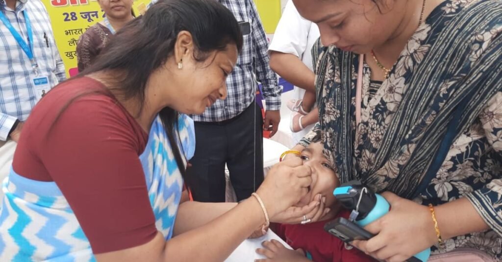 Pulse Polio Campaign : पल्स पोलियो अभियान : चक्रधरपुर और चाईबासा में बच्चों को पिलाई गई खुराक, विधायक व जिप अध्यक्ष ने की शुरुआत
