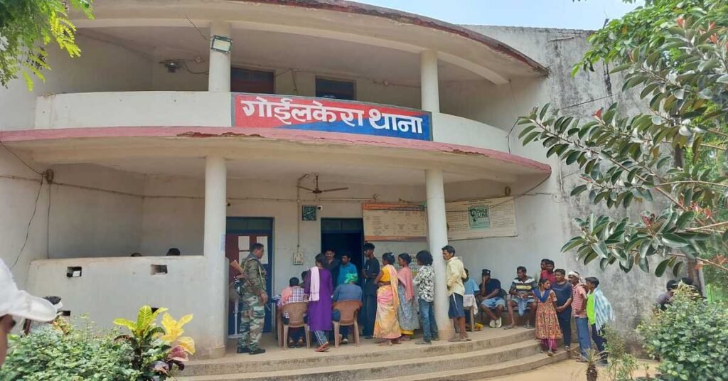 West Singhbhum : गोइलकेरा में नाबालिग से दुष्कर्म का आरोप, ग्रामीणों ने आरोपी को पीटकर पुलिस को सौंपा