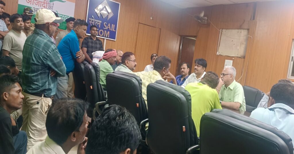 West Singhbhum News : गुवा सेल खदानों में बायोमेट्रिक विवाद सुलझा, पुरानी हाजिरी व्यवस्था रहेगी जारी
