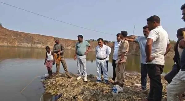 बंद खदान में नहाने गया युवक नहीं लौटा वापस, प्रशासन चला रही सर्च ऑपरेशन