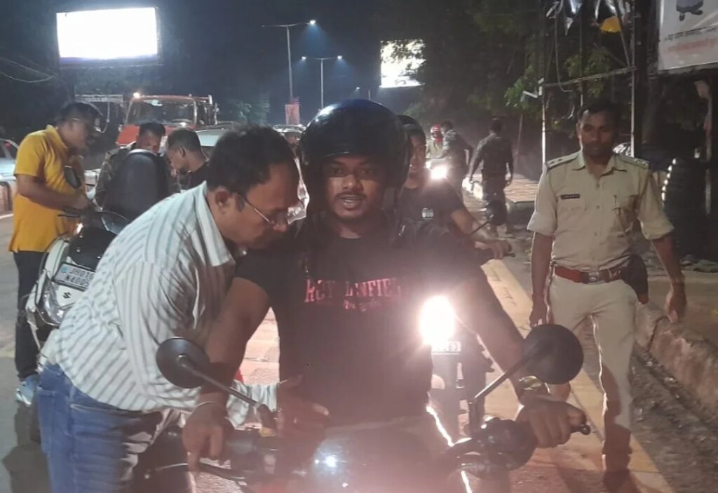 रांची में अपराधियों और नशे में वाहन चलाने वालों पर पुलिस का शिकंजा, देर रात चला जांच अभियान