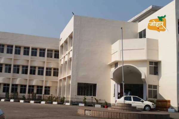 रामगढ़ डीसी की चल संपत्तियां और सरकारी गाड़ियां होंगी कुर्क, कोर्ट ने क्यों दिया आदेश?