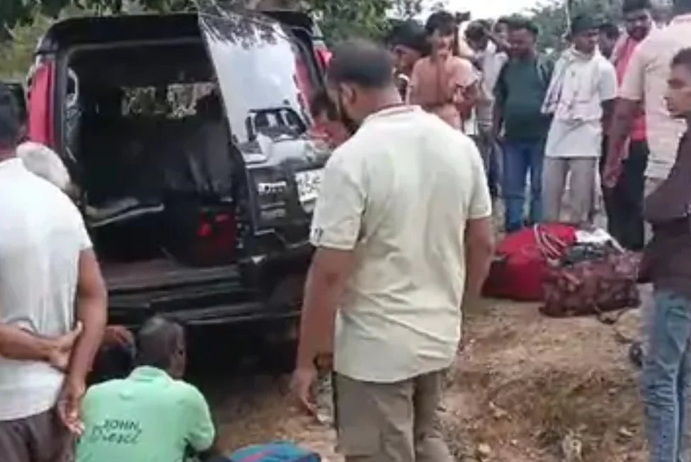 पेड़ से टकराई स्कॉर्पियो, एक ही परिवार के 3 बच्चे समेत 5 लोगों की मौ'त