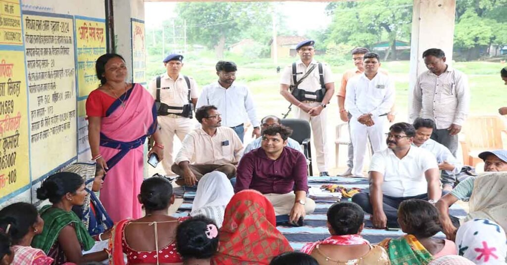 Chaibasa SIR News : मतदाता सूची को त्रुटिरहित और पारदर्शी बनाना हमारी प्राथमिकता : उपायुक्त