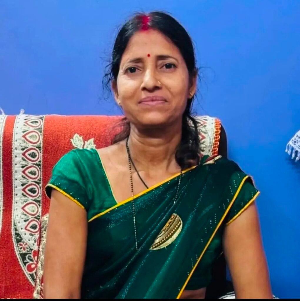 Chaibasa Administrative News: गणना प्रपत्र डिजिटाइजेशन कार्य शत प्रतिशत पूरा करने वाली जिले की पहली बीएलओ बनीं अनीता देवी